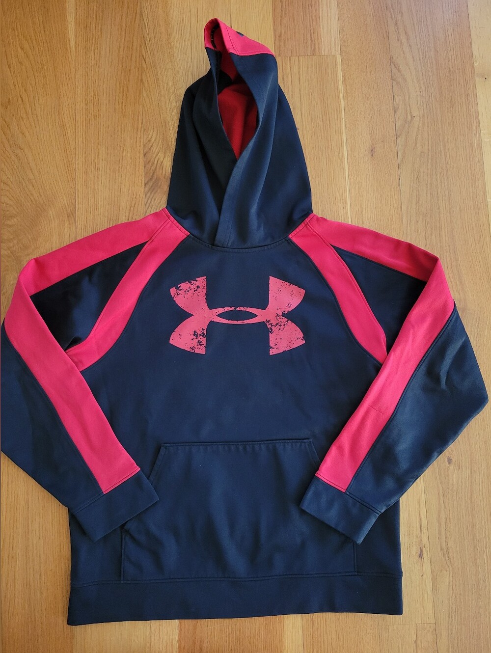 Boys size youth medium Under Armour Hoodie
